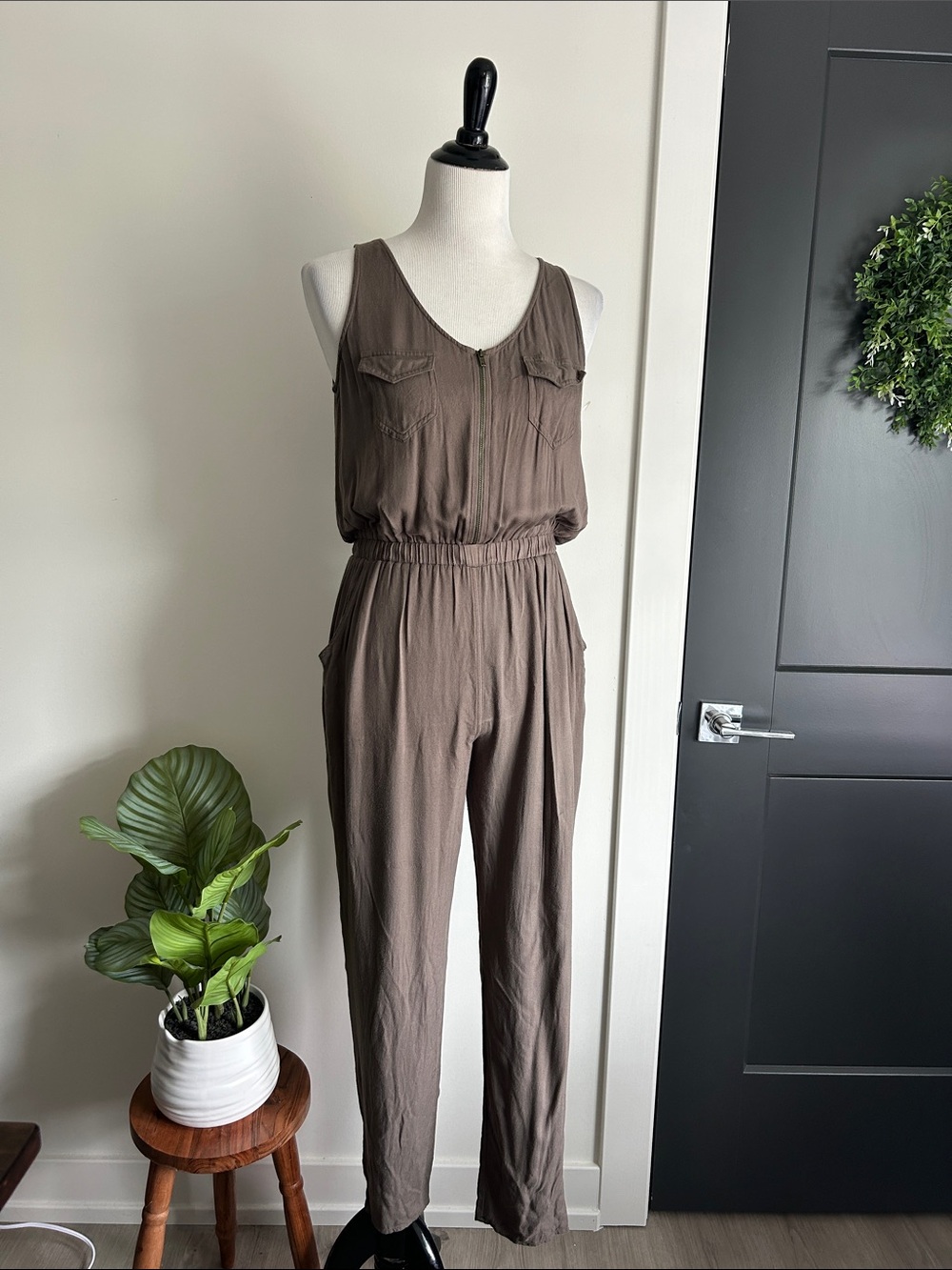 Soprano S olive brown shade Sleeveless Jumpsuit with narrow leg - Casual